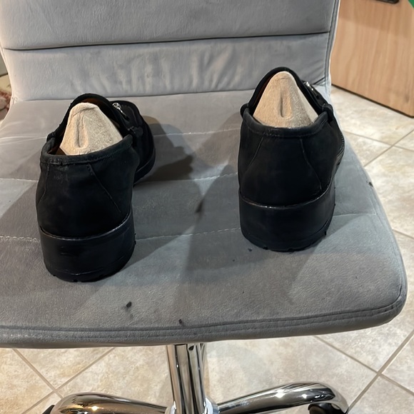 Refurbished Gucci Loafers - Picture 2 of 8